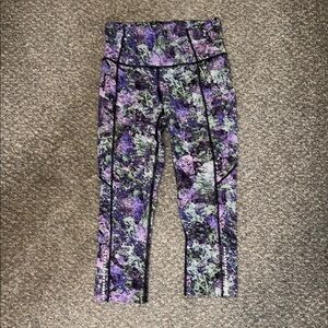 Lululemon crop fast and free leggings. 4